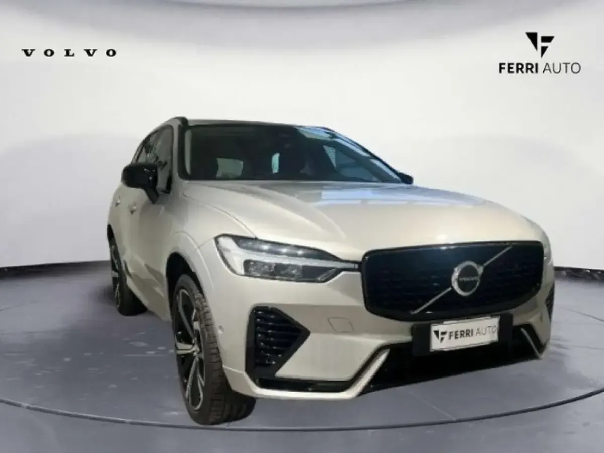 Nuova Volvo XC60 Plus 250 CV (183 kW) 2026 Grigio SUV