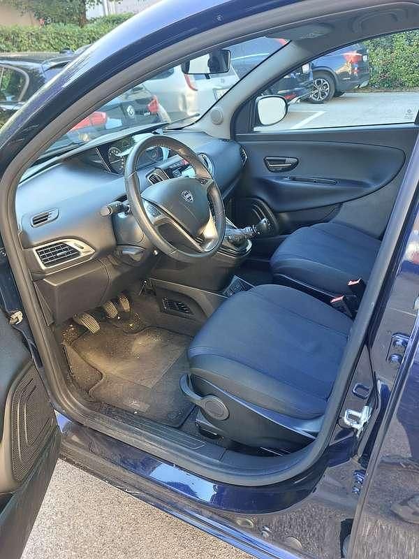 Usata Lancia Ypsilon 69 CV (50 kW) 2020 Blu/azzurro Utilitaria