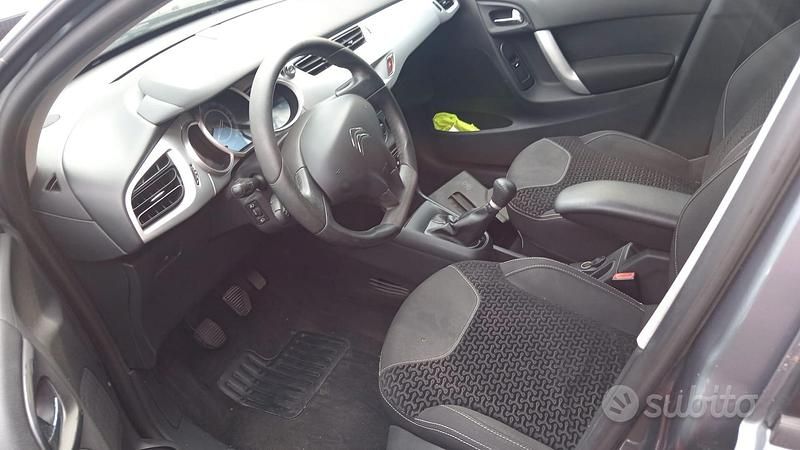 Grigio Usata 2010 Citroën C3 Exclusive Due volumi | 4990 € (Cara) - Immagine 1/4