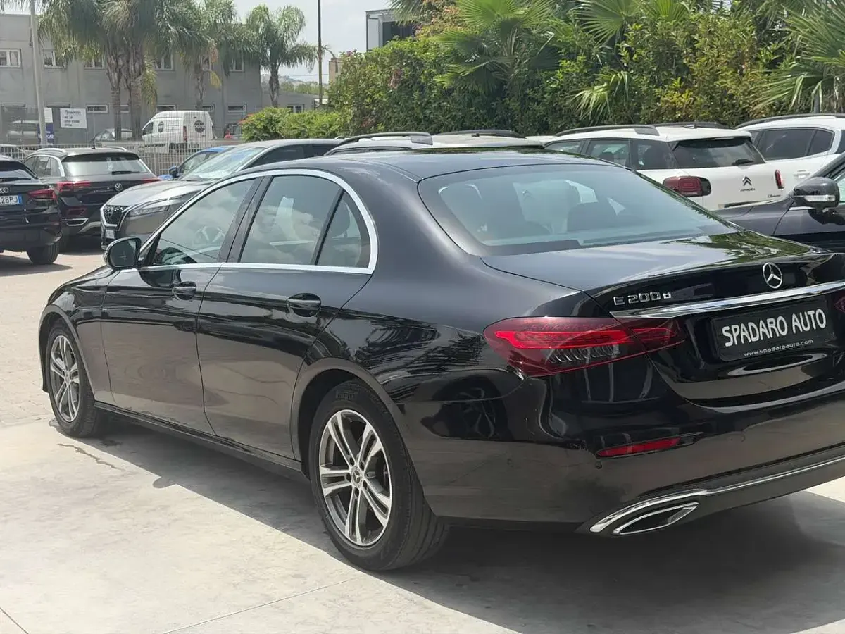 Usata Mercedes E200 Premium Plus 160 CV (117 kW) 2022 Nero Berlina