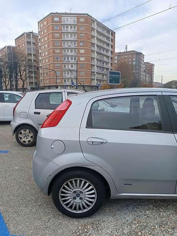 Usata Fiat Grande Punto Dynamic 90 CV (66 kW) 2007 Argento Utilitaria