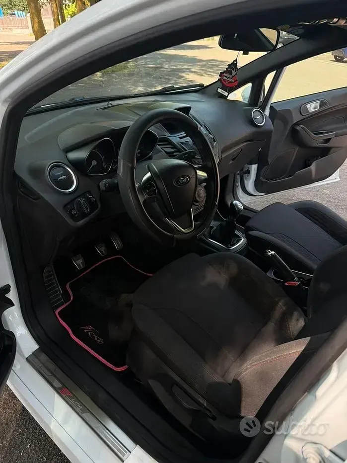 Usata Ford Fiesta ST-Line 75 CV (55 kW) 2017 Bianco Utilitaria