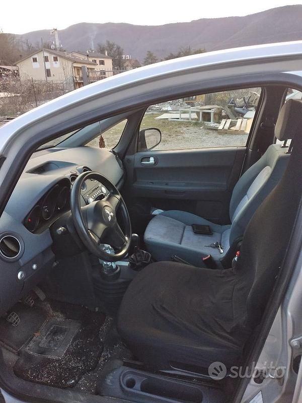 Usata Mitsubishi Colt Invite 95 CV (69 kW) 2006 Grigio Utilitaria