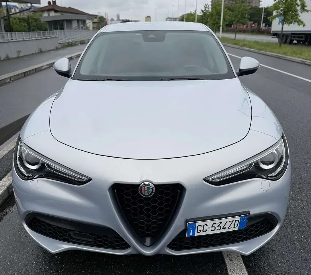 Usata Alfa Romeo Stelvio Sprint 190 CV (139 kW) 2021 Bianco lunare metallizato SUV