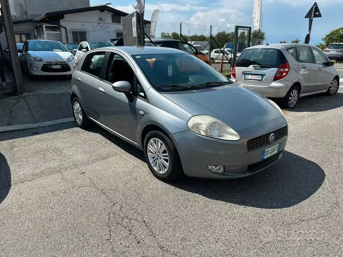 Usata Fiat Grande Punto Emotion 95 CV (69 kW) 2006 Grigio Utilitaria