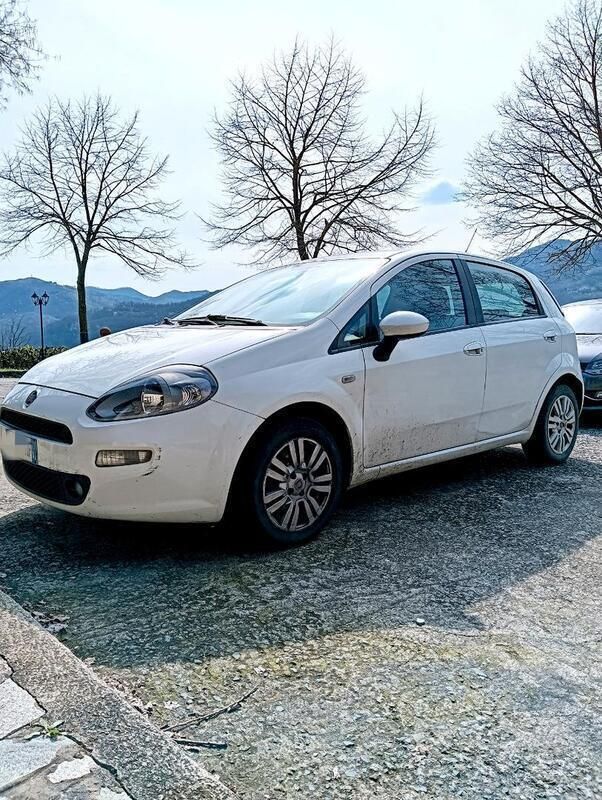 Usata Fiat Grande Punto 75 CV (55 kW) 2013 Bianco Utilitaria