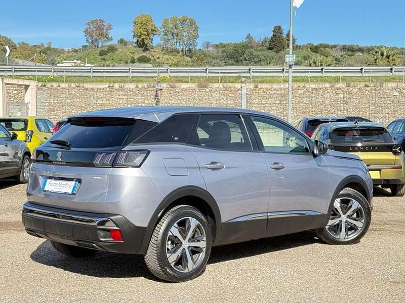 Usata Peugeot 3008 Allure 131 CV (96 kW) 2023 Grigio scuro SUV
