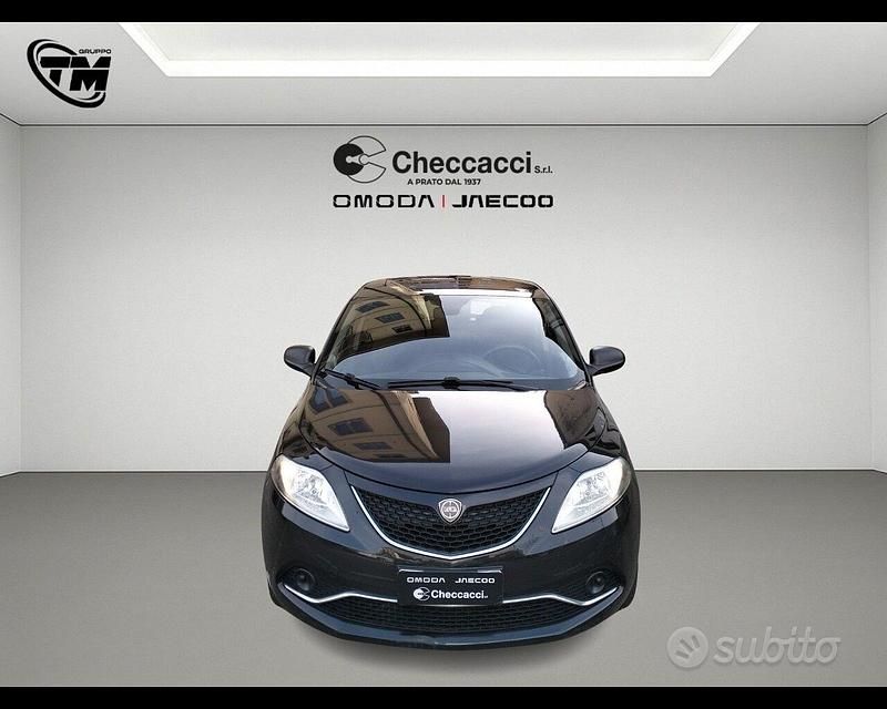 Usata Lancia Ypsilon Platinum 69 CV (50 kW) 2016 Nero Utilitaria