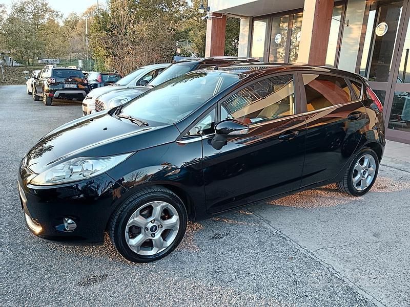 Usata Ford Fiesta Titanium 68 CV (50 kW) 2010 Nero Berlina