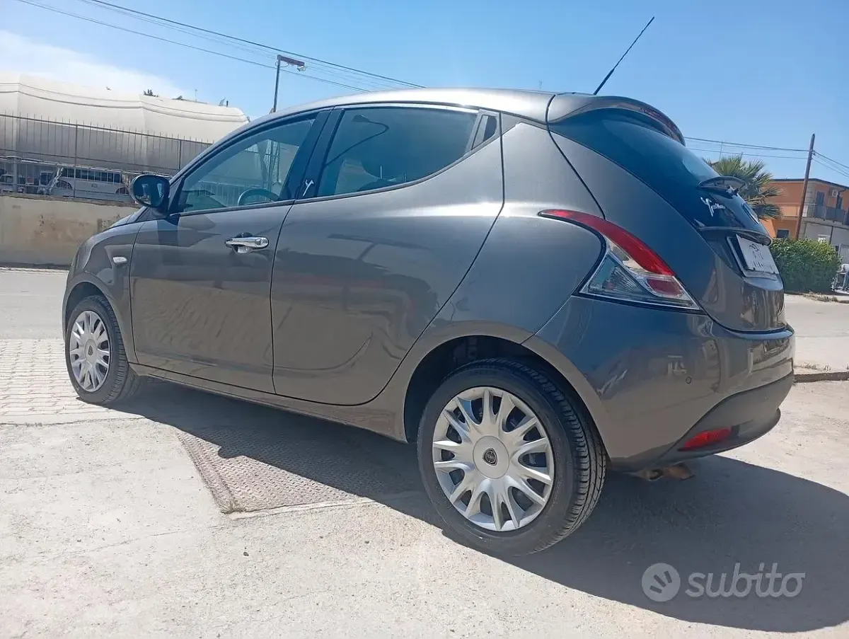 Gebraucht Lancia Ypsilon Gold 95 PS (69 kW) 2015 Grau Kleinwagen