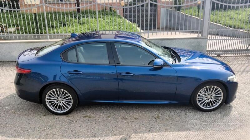 Blu/azzurro Usata 2017 Alfa Romeo Giulia Super Tre volumi | 18.100 € (Buon prezzo) - Immagine 1/4