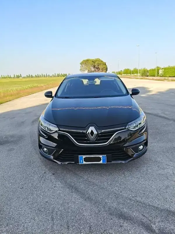Usata Renault Mégane IV Zen 110 CV (80 kW) 2017 Nero Berlina