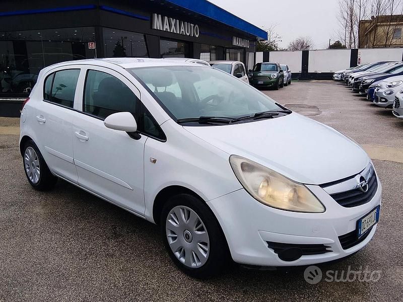 Usata Opel Corsa 74 CV (54 kW) 2009 Bianco Utilitaria