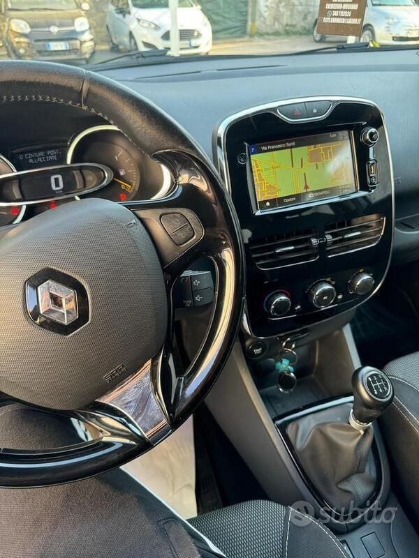 Grigio Usata 2013 Renault Clio IV Due volumi | 5000 € (Buon prezzo) - Immagine 1/4