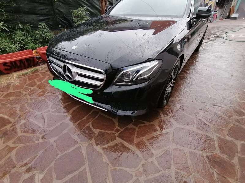 Nero Usata 2017 Mercedes E220 AMG line Tre volumi | 26.500 € (Buon prezzo) - Immagine 1/4