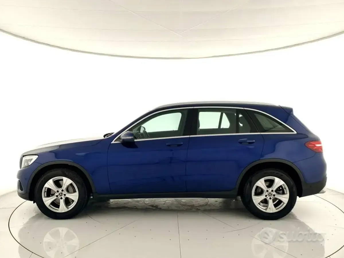 Usata Mercedes GLC220 194 CV (142 kW) 2019 Bluazzurro SUV