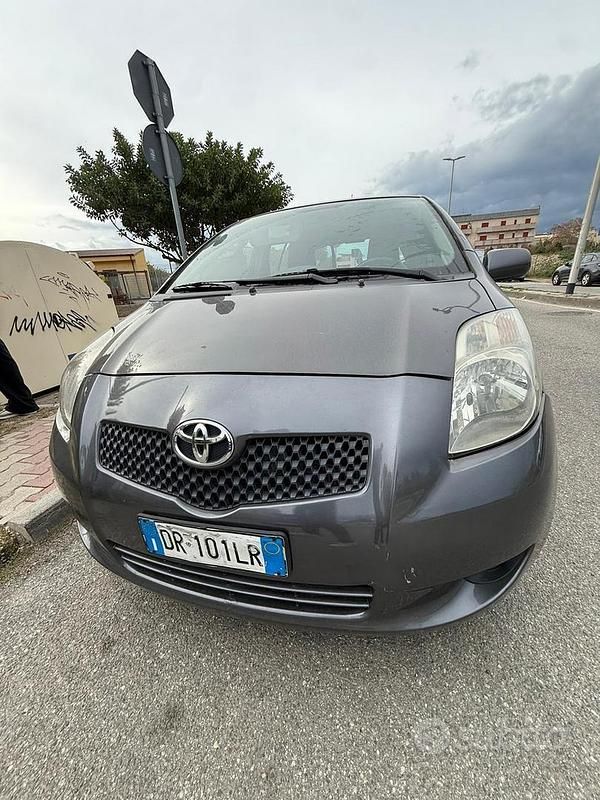 Usata Toyota Yaris 2008 Grigio Utilitaria