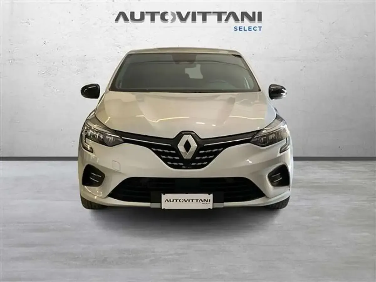 Usata Renault Clio V Techno 101 CV (74 kW) 2023 Grigio chiaro Berlina
