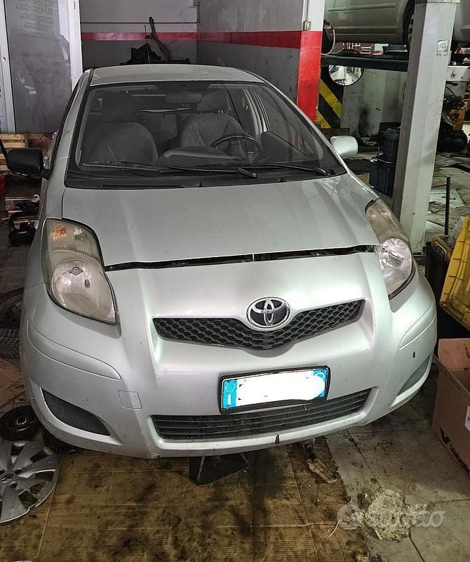 Argento Usata 2009 Toyota Yaris Sol Due volumi | 1450 € (Ottimo prezzo) - Immagine 1/2