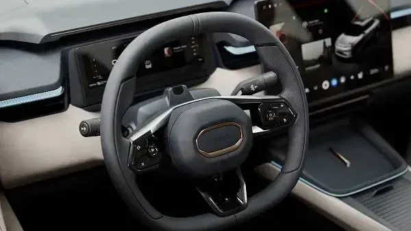 Nuova Lynk & Co 08 139 CV (102 kW) 2026 Sparkling black SUV