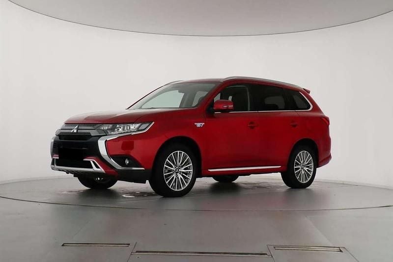 Usata Mitsubishi Outlander Instyle 170 CV (125 kW) 2021 Rosso SUV