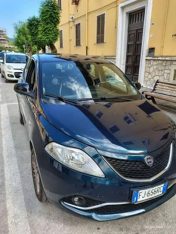 Usata Lancia Ypsilon Gold 69 CV (50 kW) 2017 Blu/azzurro Utilitaria