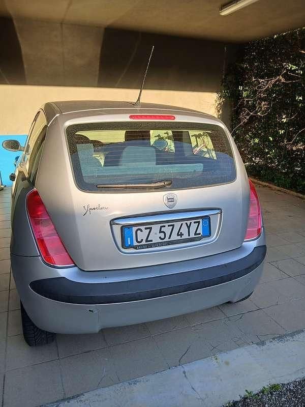 Usata Lancia Ypsilon 60 CV (44 kW) 2006 Argento Utilitaria