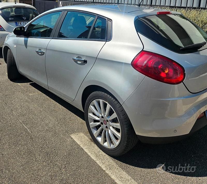 Usata Fiat Bravo 120 CV (88 kW) 2011 Grigio Utilitaria
