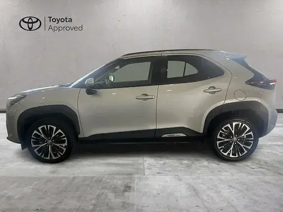 Usata Toyota Yaris Cross Lounge 131 CV (96 kW) 2024 Grigio SUV