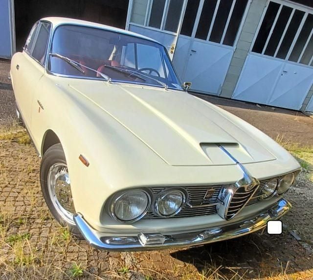 Usata Alfa Romeo 2600 Sprint 144 CV (105 kW) 1963 Beige