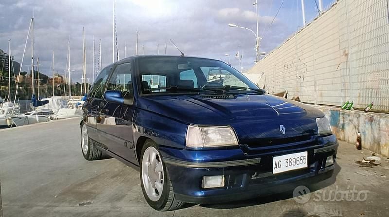 Usata Renault Clio 137 CV (100 kW) 1993 Blu Berlina