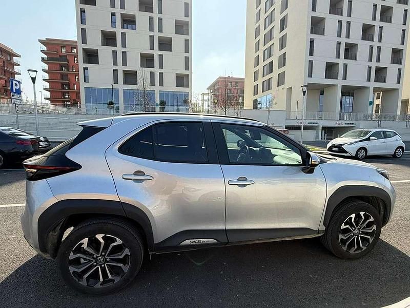 Usata Toyota Yaris Cross 92 CV (67 kW) 2025 Argento SUV