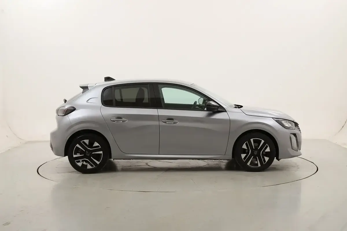 Usata Peugeot 208 Allure 101 CV (74 kW) 2025 Utilitaria