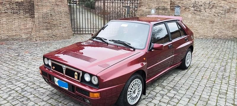 Usata Lancia Delta 211 CV (155 kW) 1991 Rosso Utilitaria
