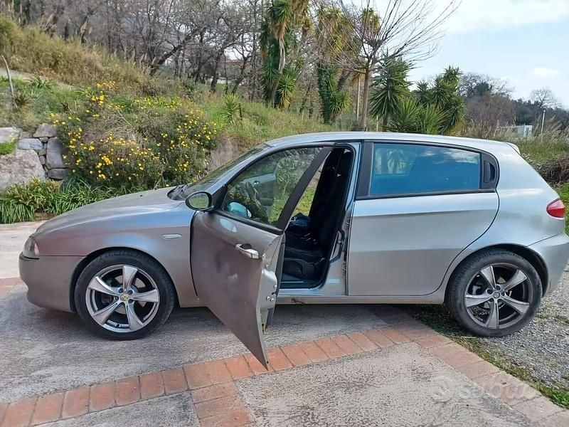 Usata Alfa Romeo 147 Progression 150 CV (110 kW) 2007 Grigio Utilitaria