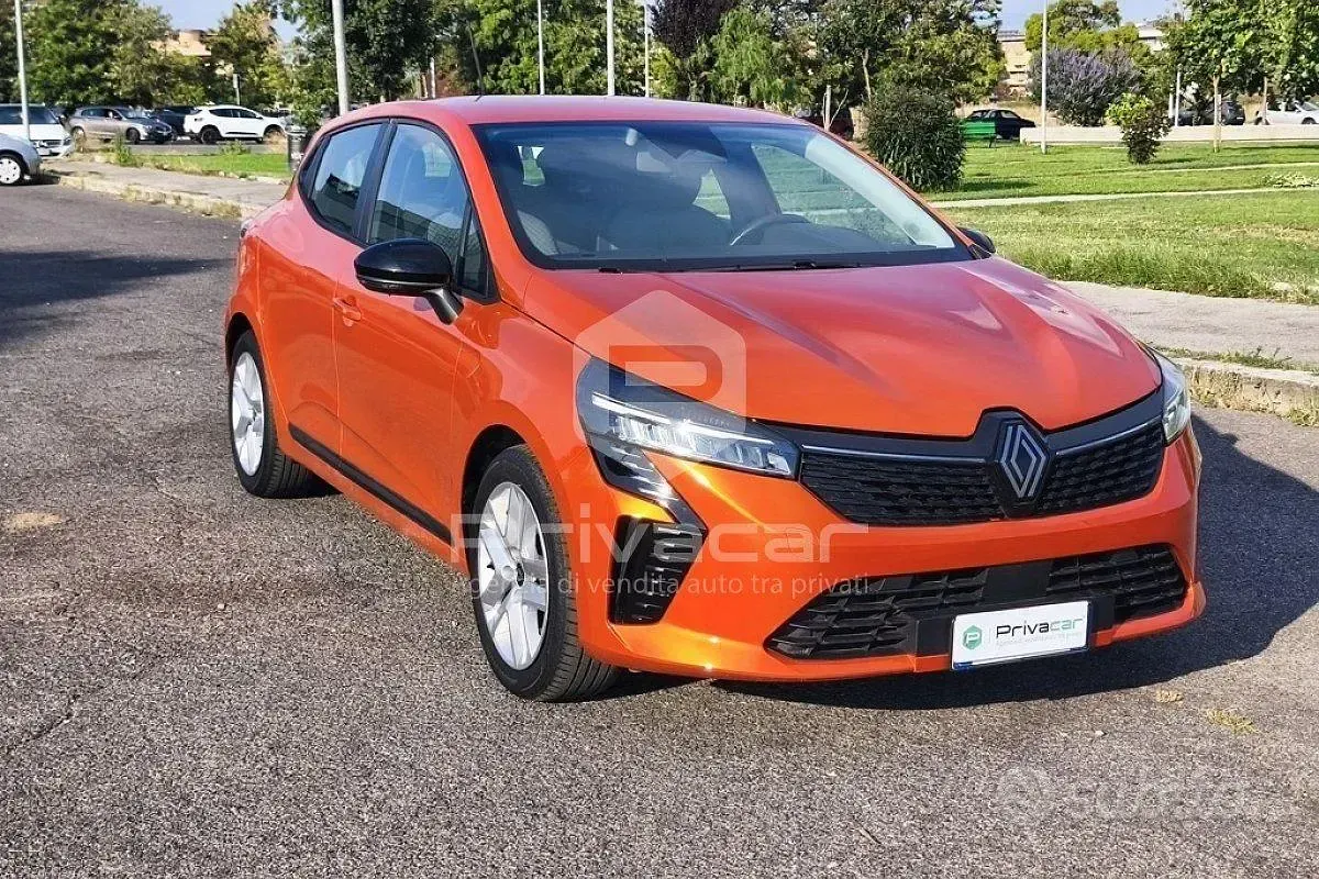 Usata Renault Clio V Evolution 94 CV (69 kW) 2024 Arancione Utilitaria