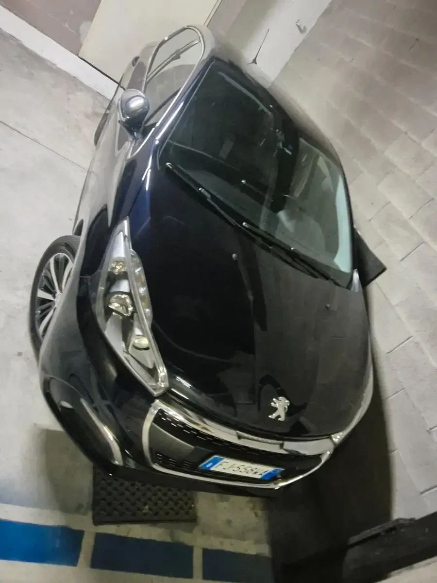 Usata Peugeot 208 Allure 82 CV (60 kW) 2017 Bluazzurro Utilitaria