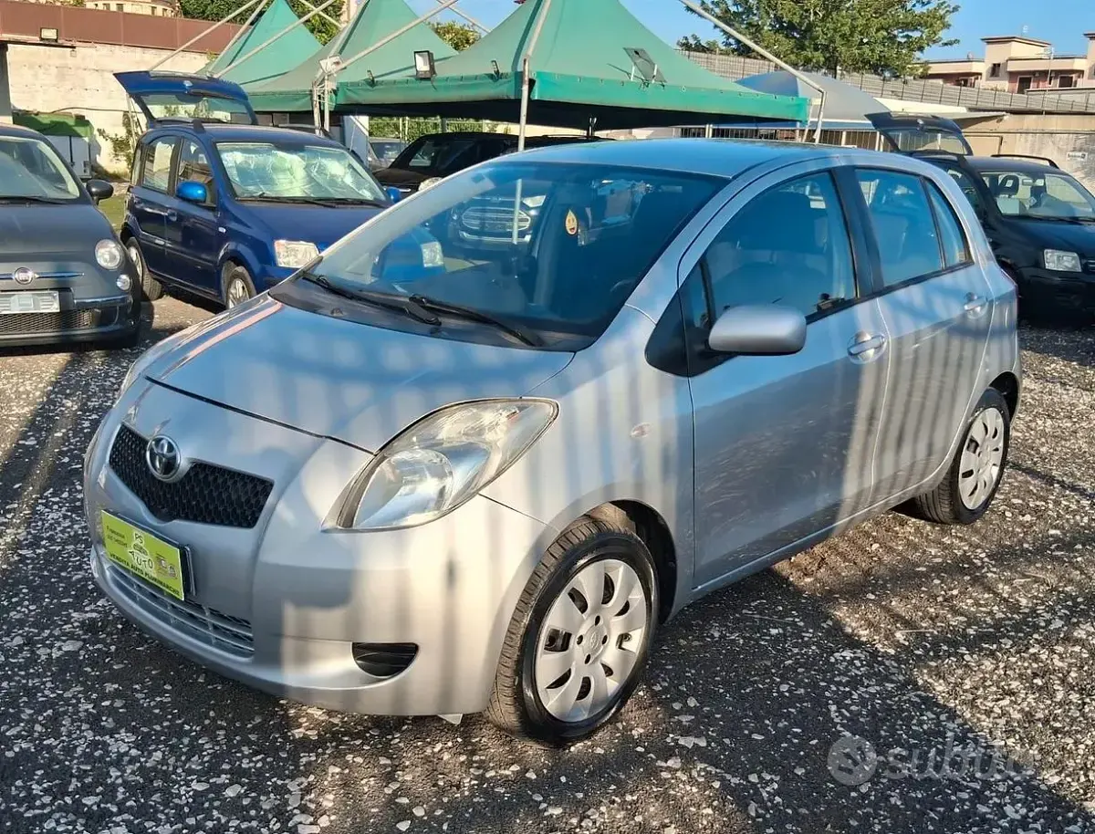 Usata Toyota Yaris 69 CV (50 kW) 2009 Grigio Utilitaria