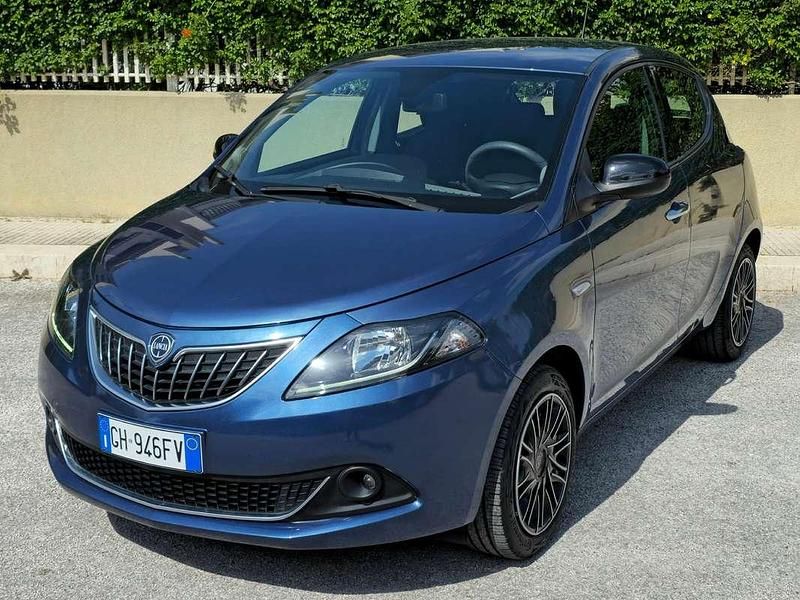 Usata Lancia Ypsilon Gold 69 CV (50 kW) 2022 Blu/azzurro Utilitaria