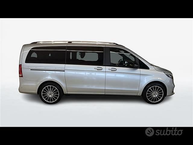 Usata Mercedes V220 Premium 163 CV (119 kW) 2022 Grigio chiaro Monovolume