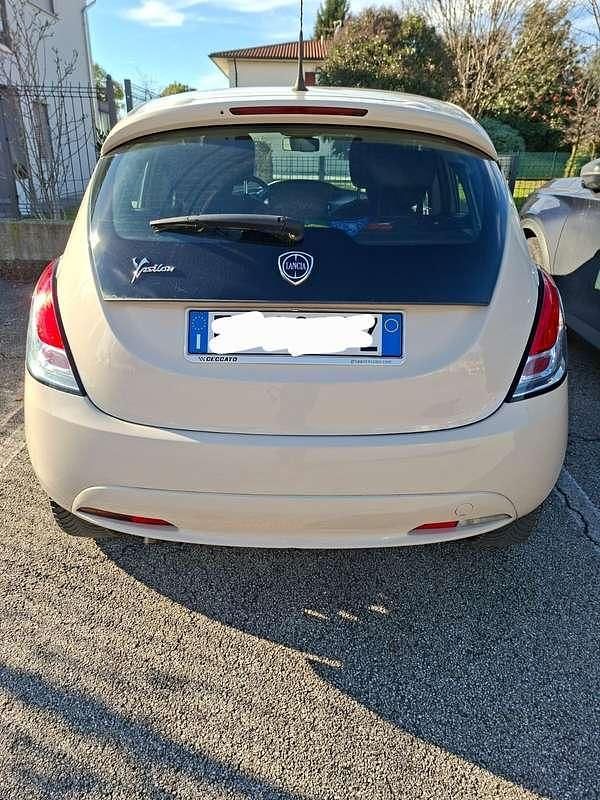 Usata Lancia Ypsilon Silver 69 CV (50 kW) 2016 Utilitaria