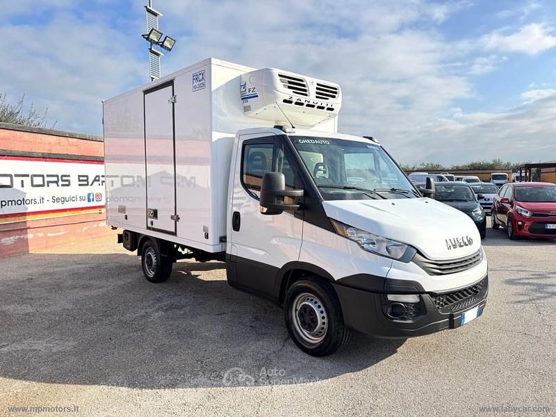 Usata Iveco Daily 156 CV (114 kW) 2017 Bianco Furgone