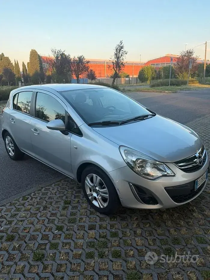 Usata Opel Corsa 75 CV (55 kW) 2012 Grigio Utilitaria