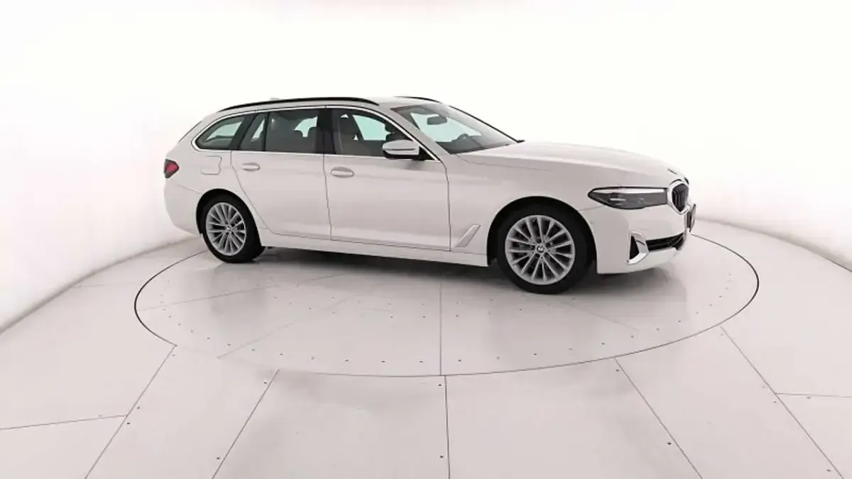 Usata BMW 530 Luxury Line 249 CV (183 kW) 2022 Bianco Station wagon