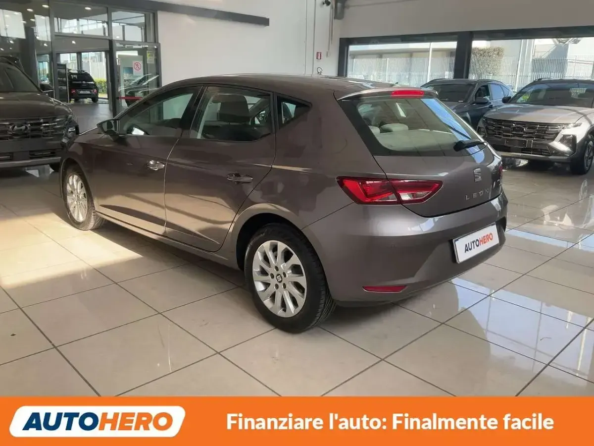 Usado Seat Leon CONNECT 110 HP (80 kW) 2015 Cinzento Sedan