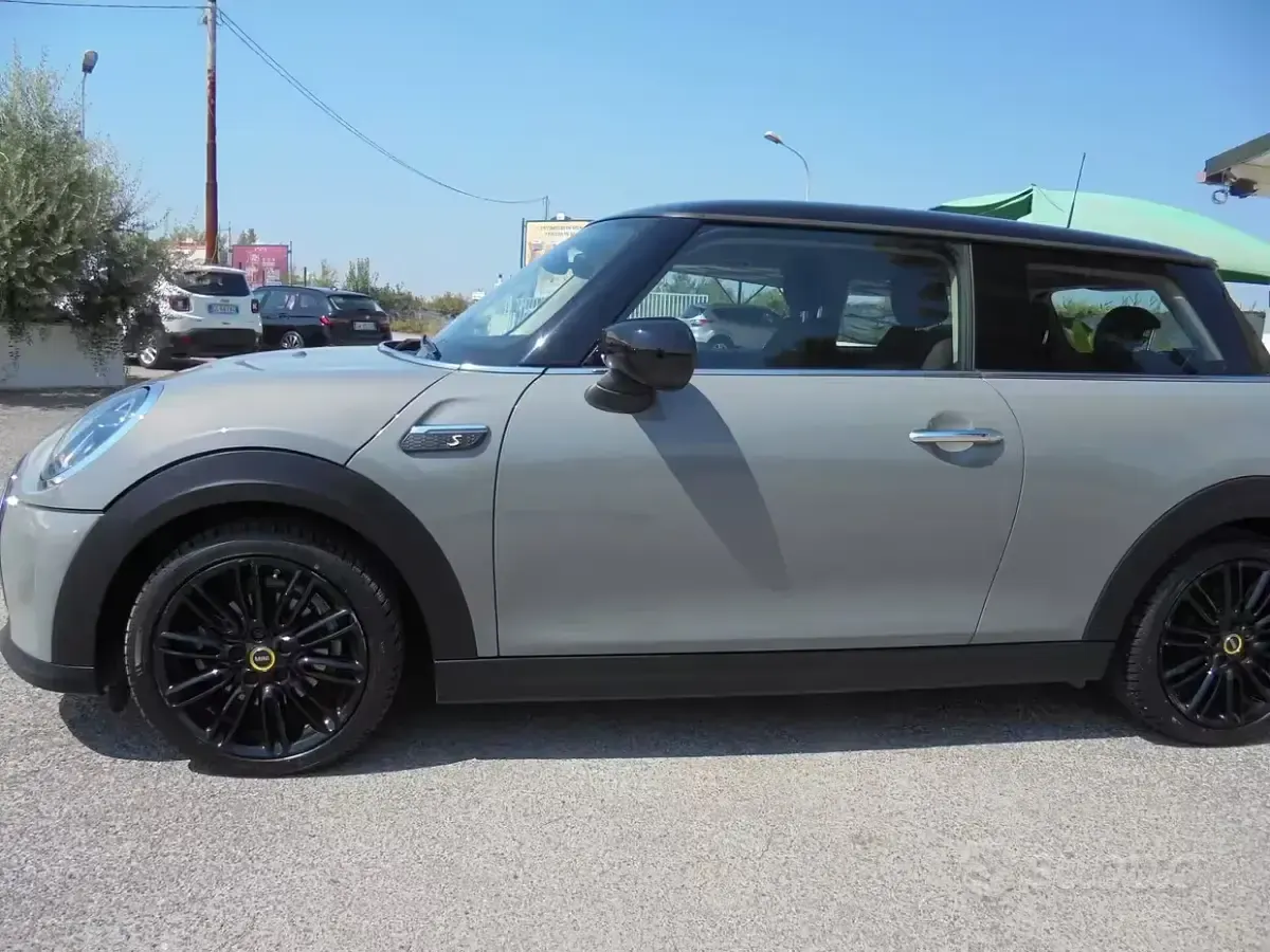 Usata Mini Cooper SE 75 kW (102 CV) 2021 Grigio Utilitaria