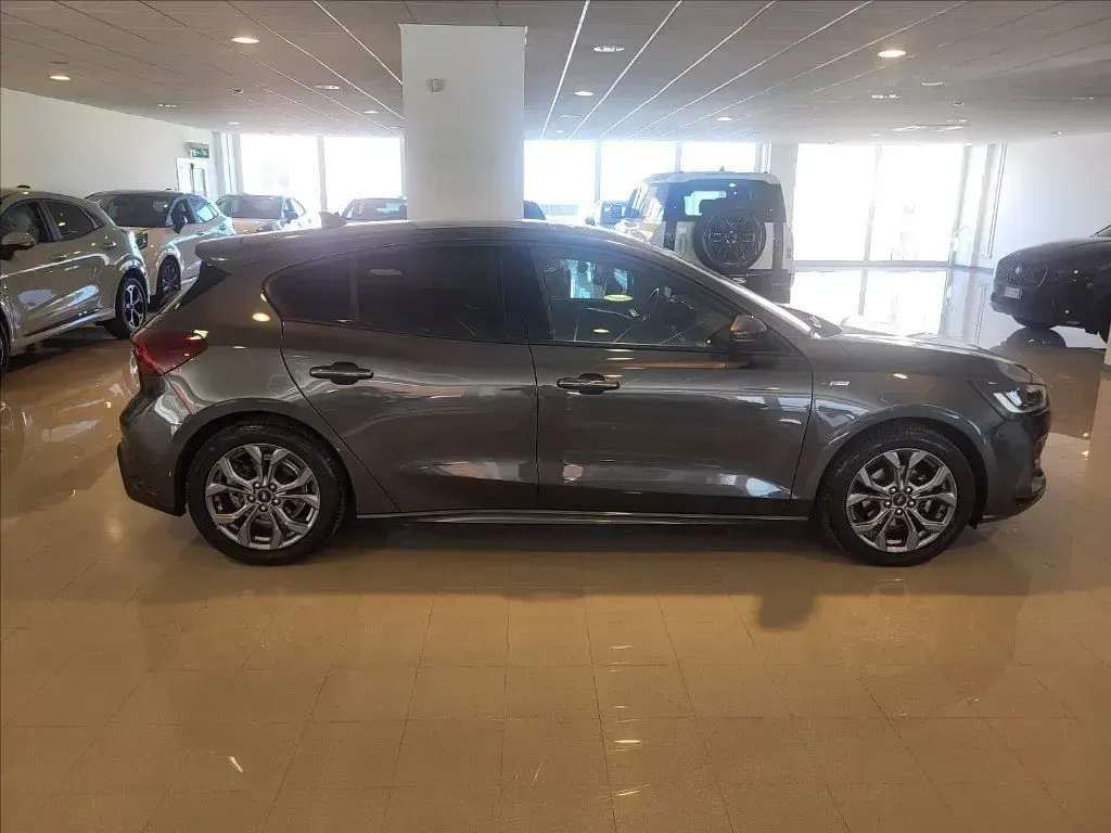 Usata Ford Focus ST-Line 125 CV (91 kW) 2023 Magnetic grey (metallizzato) Berlina