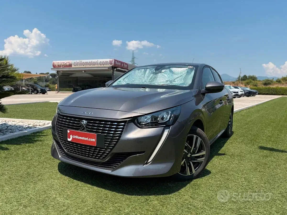 Usata Peugeot 208 Allure 101 CV (74 kW) 2021 Grigio Utilitaria