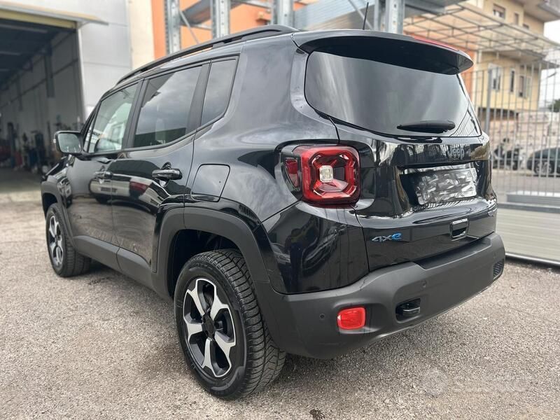 Usata Jeep Renegade Trailhawk 240 CV (176 kW) 2021 Nero SUV