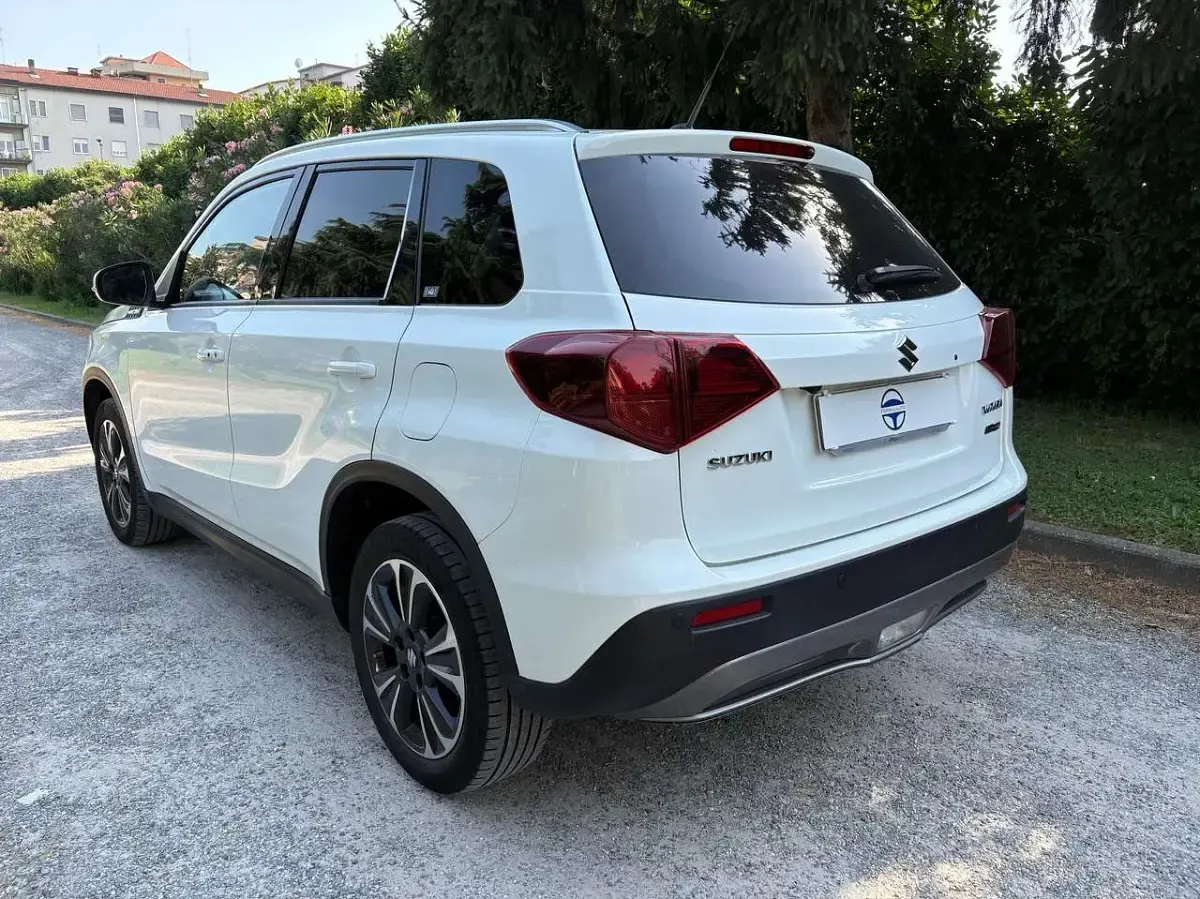 Usata Suzuki Vitara 102 CV (75 kW) 2022 Bianco SUV